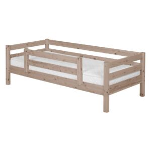 Brązowe łóżko dziecięce z drewna sosnowego z barierką bezpieczeństwa Flexa Classic, 90x200 cm