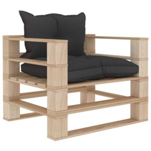 Ogrodowe siedzisko z palet z czarnymi poduszkami, drewniane