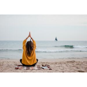 Fotografia artystyczna practicing yoga at beach, Javier Pardina