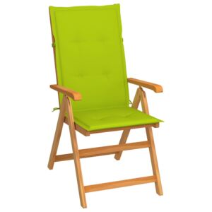 Krzesło ogrodowe z jasnozielonymi poduszkami, drewno tekowe
