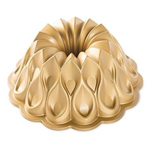 Forma do babki w złotej barwie Nordic Ware Crown, ⌀ 25 cm