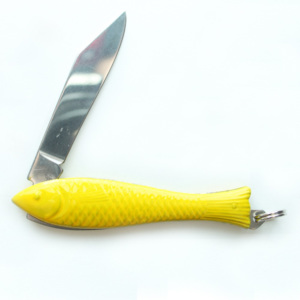Żółty scyzoryk rybka z designem Alexandry Dětinskiej