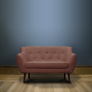 Różowa sofa dwuosobowa z brązowymi nogami Mazzini Sofas Piemont