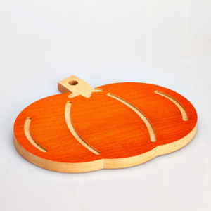 Deska do krojenia z drewna bukowego Bisetti Pumpkin, 31x27 cm