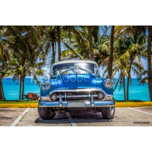 Fototapeta niebieski samochód na plaży
