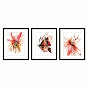 SERIA RED ME - Obrazy barwnych kwiatów oraz motyla. Ekspresyjna czerwień ożywiająca wnętrze