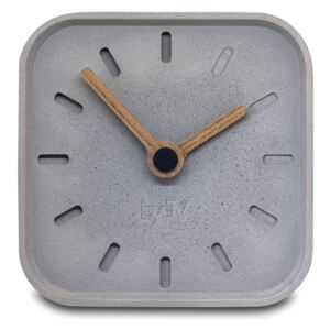 Betonowy zegar z pełnymi wskazówkami z drewna Jakuba Velínskiego BASE